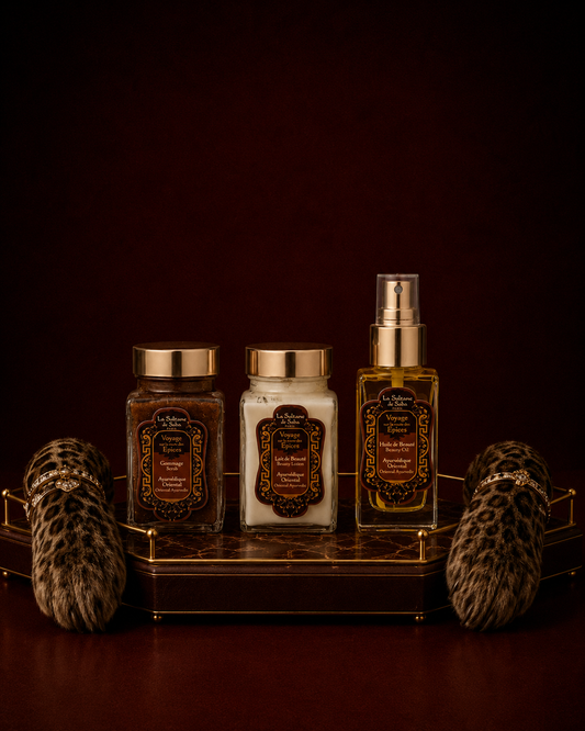 La Sultane de Saba Oriental Ayurvedic Scented Body care kit – gintaras, vanilė, pačiulis – kūno priežiūros rinkinys – šveitiklis, grožio aliejus, taukmedžio sviestas